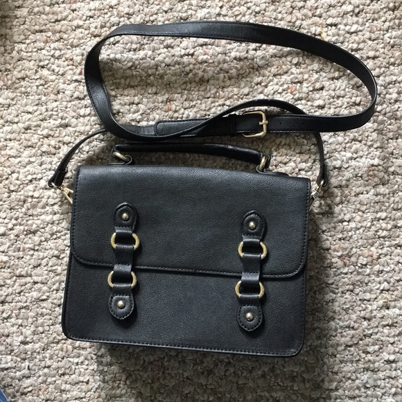 Forever 21 Handbags - Black cross body